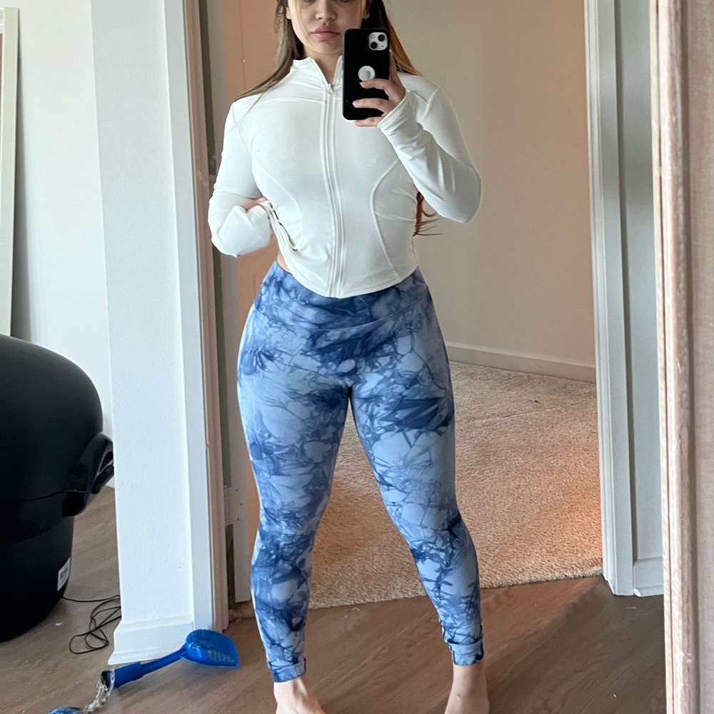 Blue Tie Dye Scrunch Butt Leggings